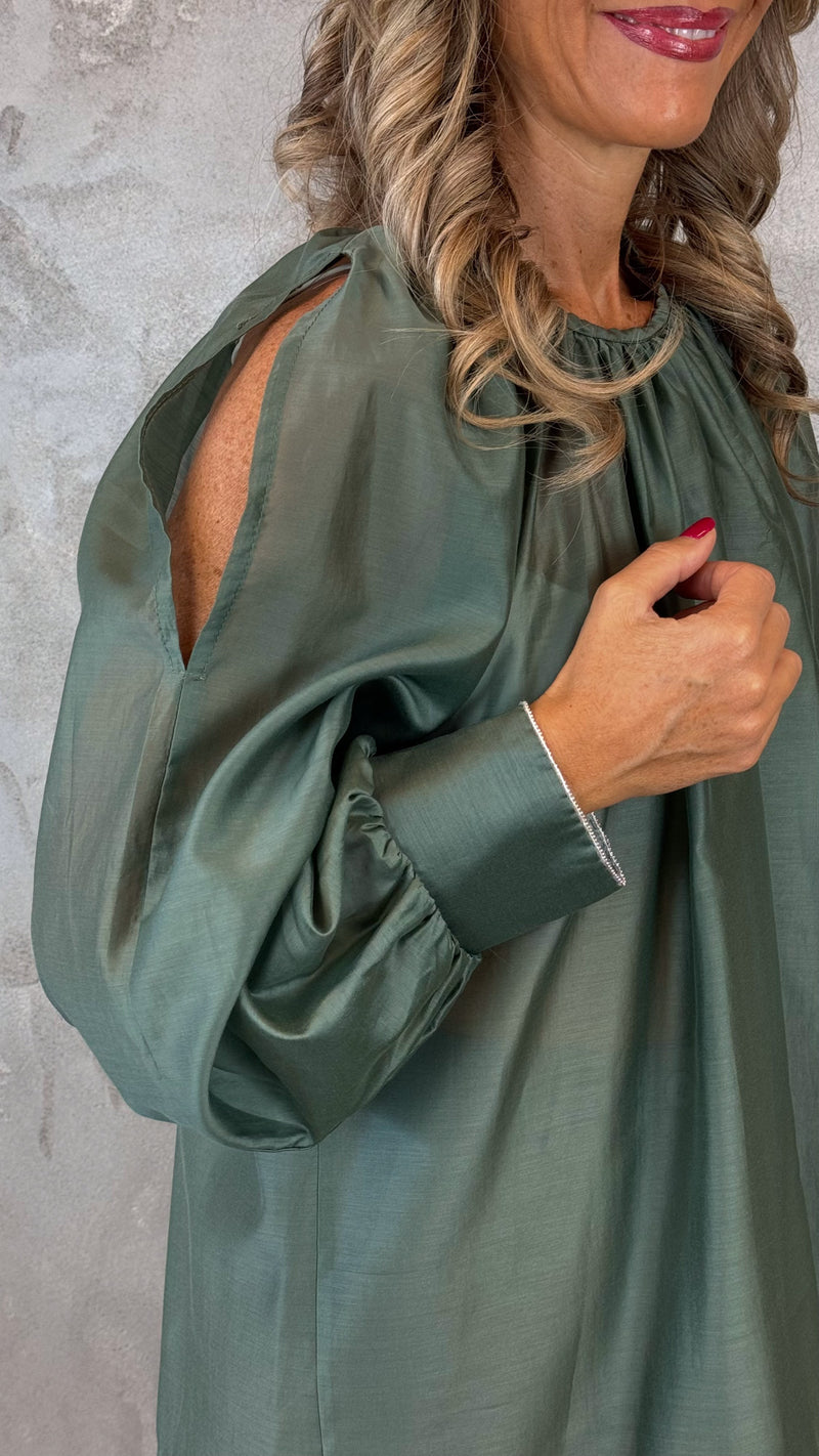 BLOUSE WITH WIDE SLEEVES